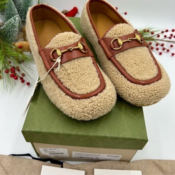 Men’s Gucci horsebit ivory wool loafers. Size 9.5 made in Italy. main image 5